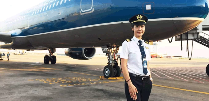 Đại sứ thương hiệu Nha khoa Dr Hùng & Cộng sự Huỳnh Lý Đông Phương - cơ trưởng máy bay phản lực đầu tiên của Vietnam Airlines