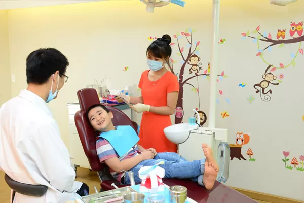 CHĂM SÓC HÔM NAY CHO NỤ CƯỜI TƯƠNG LAI CỦA BÉ nha-khoa-tre-em-drhung-10-jpg