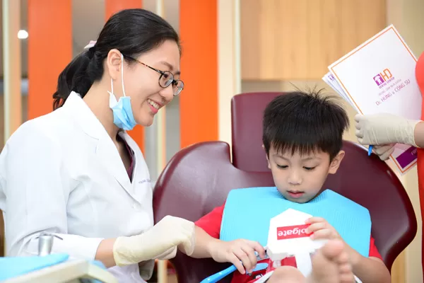 CHĂM SÓC HÔM NAY CHO NỤ CƯỜI TƯƠNG LAI CỦA BÉ nha-khoa-tre-em-drhung-13-jpg