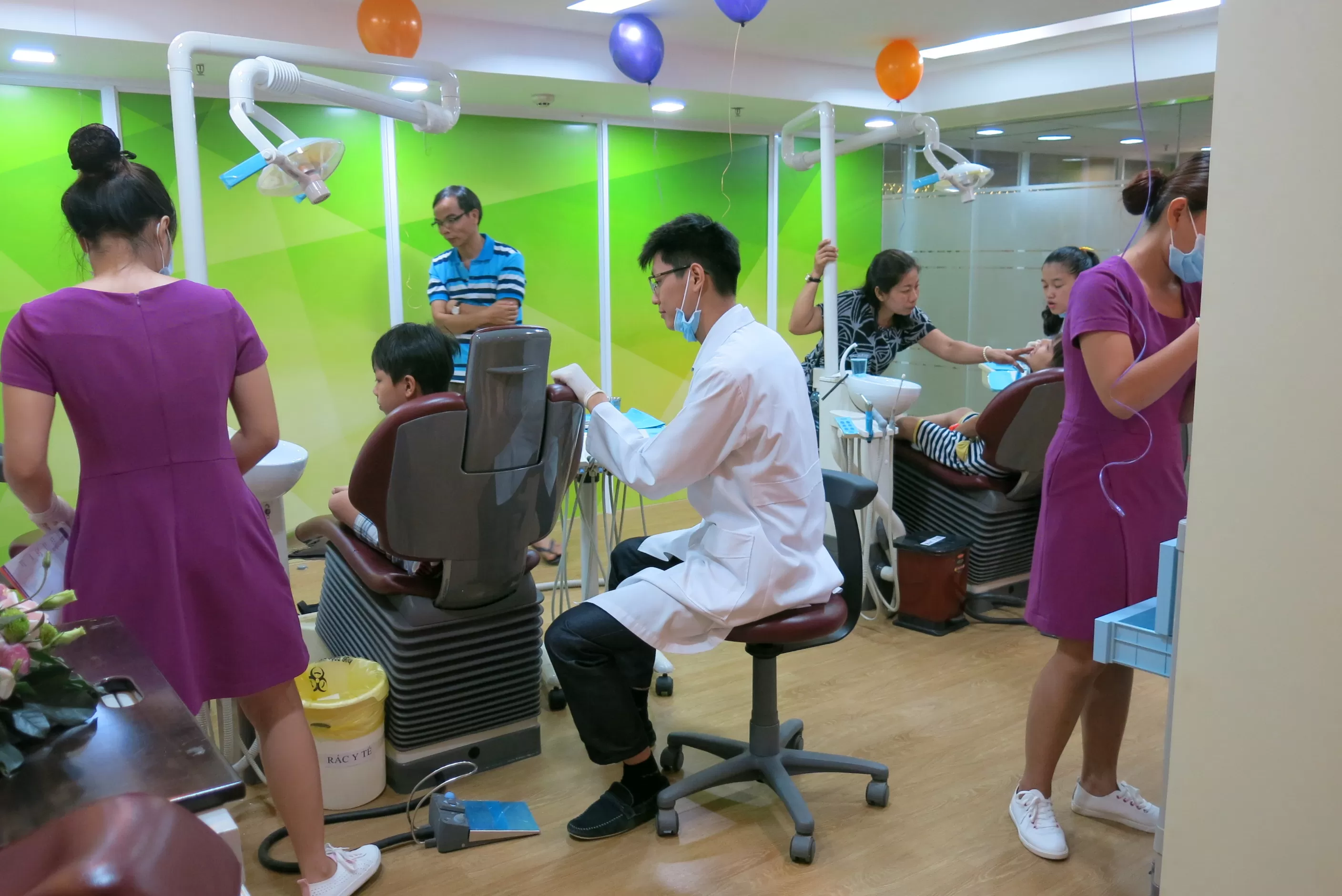 CHO BÉ VUI CHƠI VÀ KHÁM RĂNG MIỄN PHÍ IMG_2537