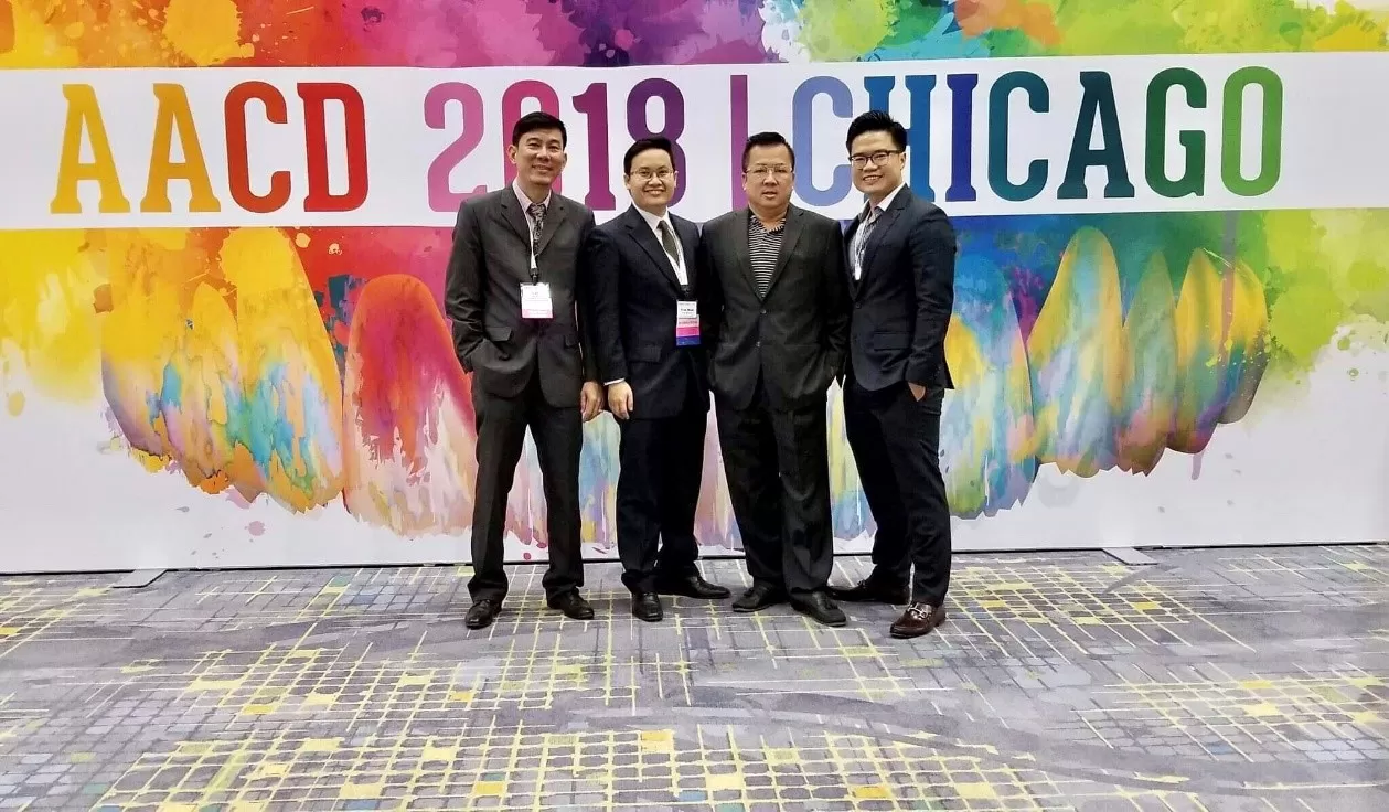 SO SÁNH ƯU NHƯỢC ĐIỂM CÁC LOẠI RĂNG SỨ Hình ảnh các bác sĩ tham gia hội nghị AACD (American Academy of Cosmetic Dentistry) ở Mỹ