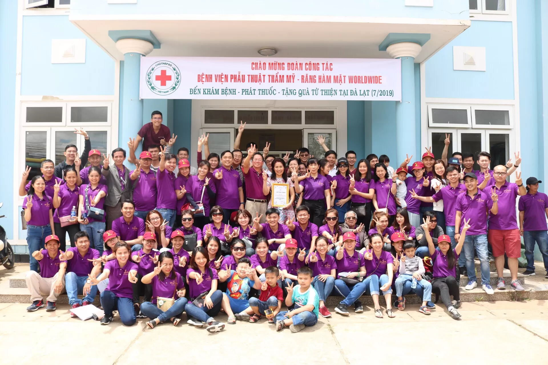 HÀNH TRÌNH THIỆN NGUYỆN "TRAO YÊU THƯƠNG - NHẬN NỤ CƯỜI" WORLDWIDE 12