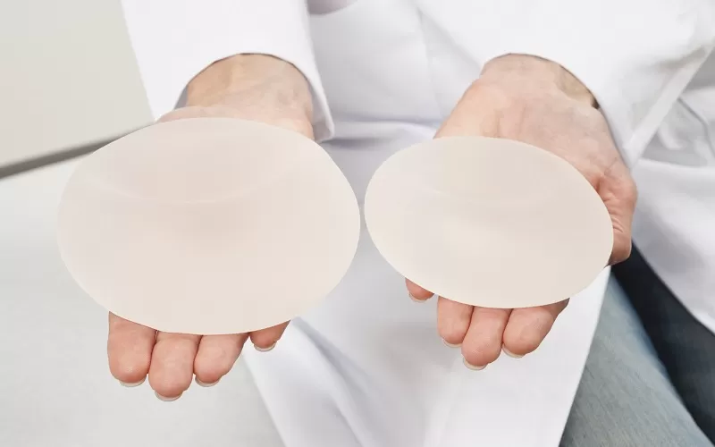 Chi phí nâng ngực tại Thẩm Mỹ Viện Worldwide Chất lượng túi độn liên quan đến chi phí nâng ngực