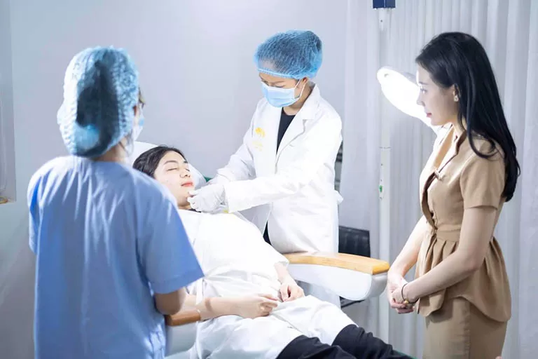 Phẫu thuật thu nhỏ cánh mũi tự nhiên cho phái đẹp Phẫu thuật thu nhỏ cánh mũi hiệu quả hiện nay