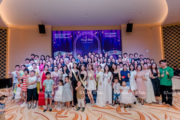 Miss Worldwide 2022: Tôn vinh nhan sắc và trí tuệ phụ nữ tâọ thể Kubet Worldwide chụp ảnh lưu niệm