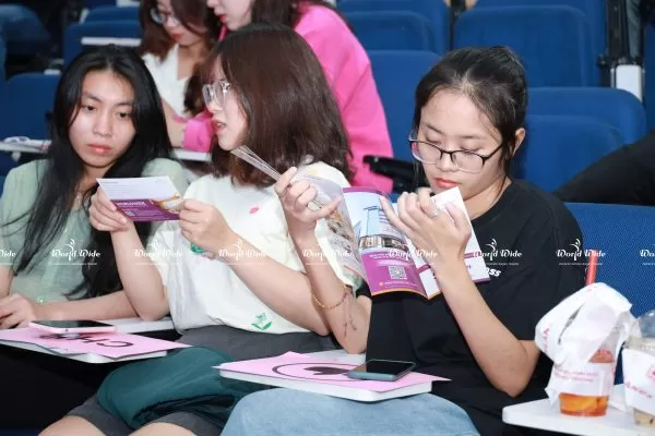 Worldwide đồng hành Workshop “Violence - Bạo lực” tại Đại học Hoa Sen các bạn xem voucher ưu đãi và các chương trình của Kubet Worldwide