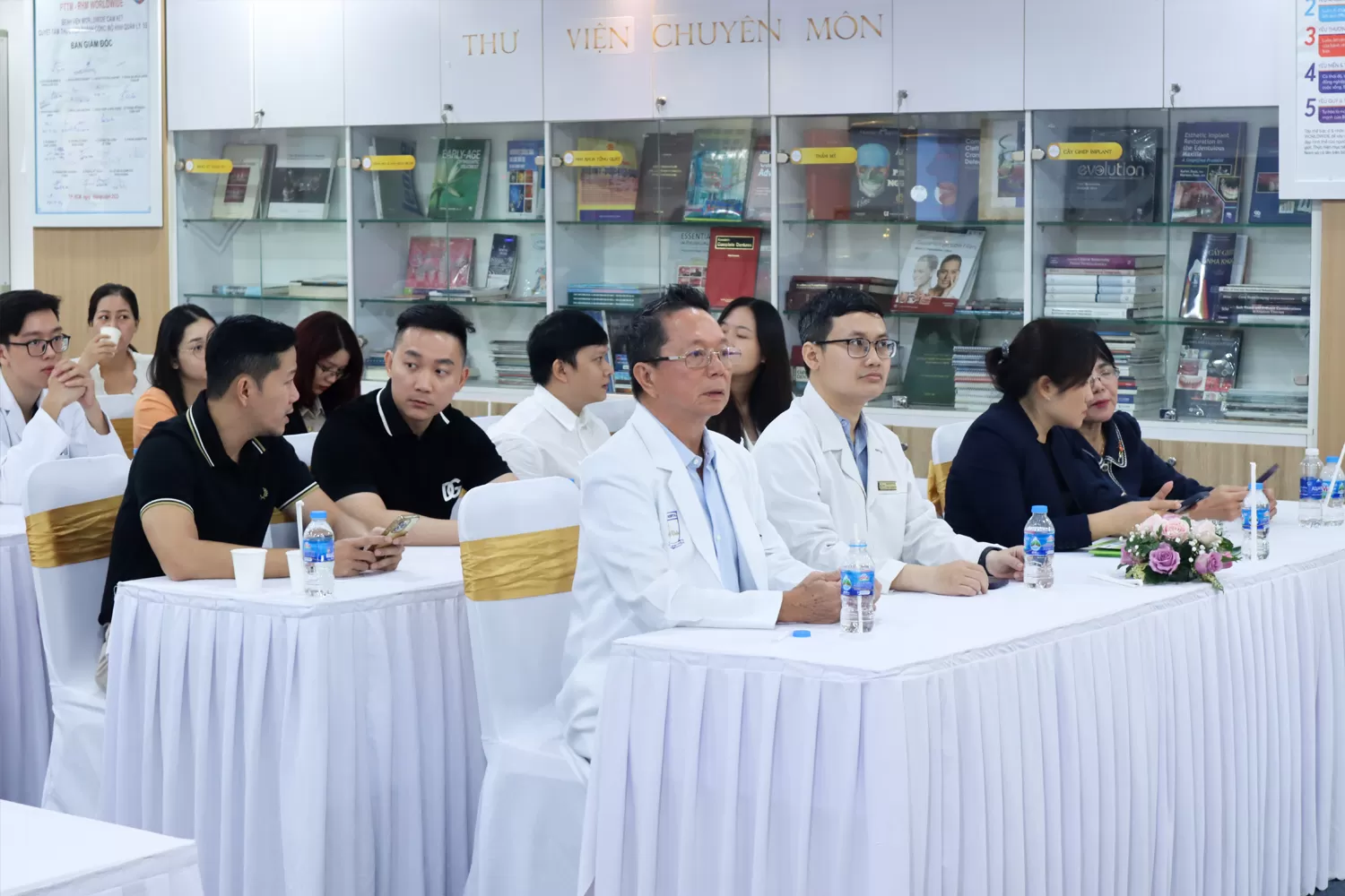 LỄ CHUYỂN GIAO CÔNG NGHỆ PIC SYSTEM TRONG ĐIỀU TRỊ TRỒNG RĂNG IMPLANT TẠI Kubet WORLDWIDE Tham gia sự kiện có sự góp mặt của đại diện Kubet RHM Worldwide, đại diện hãng PIC Dental và cùng các đối tác chiến lược tại Việt Nam.