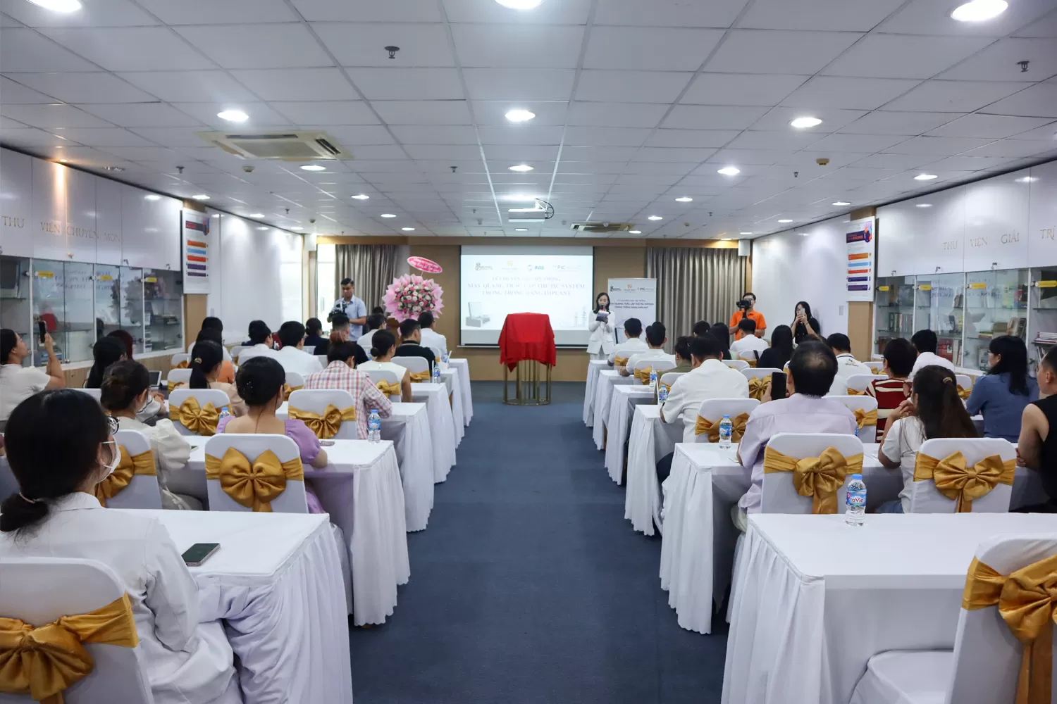 LỄ CHUYỂN GIAO CÔNG NGHỆ PIC SYSTEM TRONG ĐIỀU TRỊ TRỒNG RĂNG IMPLANT TẠI Kubet WORLDWIDE Toàn cảnh sự kiện chuyển giao công nghệ PIC System tại hội trường Kubet Worldwide