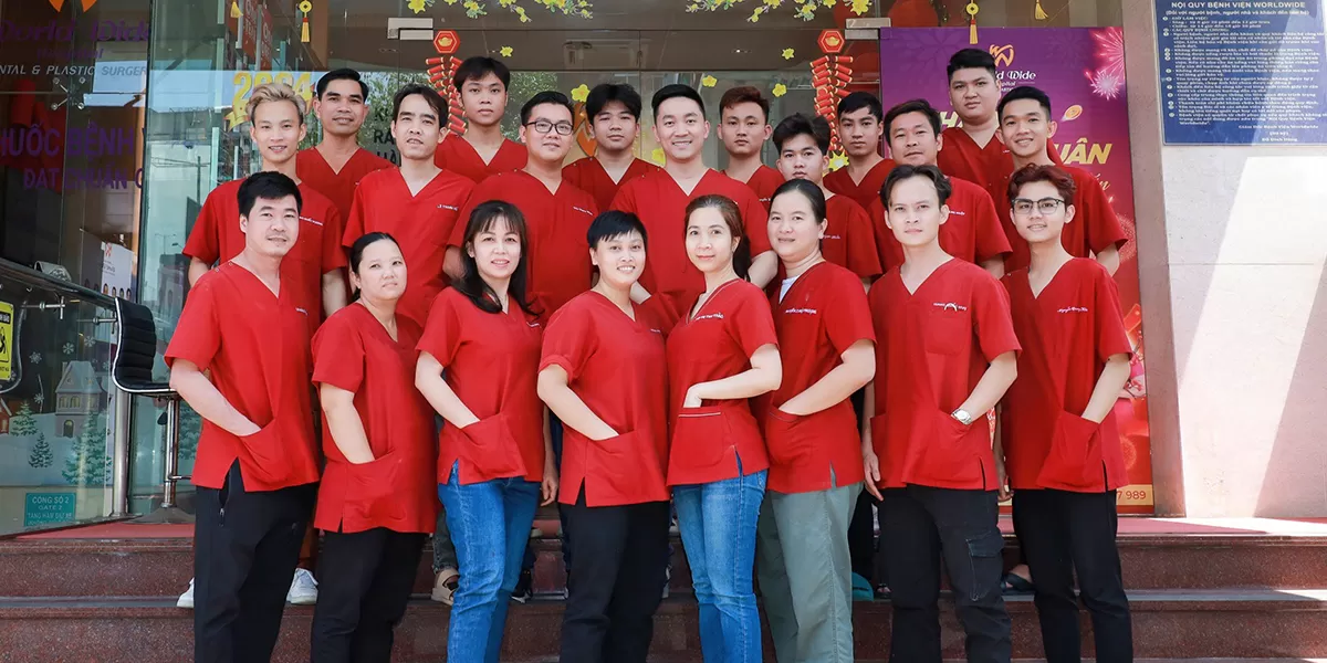Đội Ngũ Bác Sĩ chăm sóc răng định kỳ