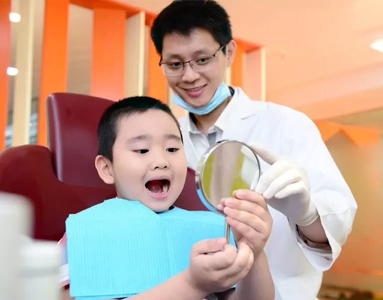 Bác Sĩ Hoàng Công Tài Bác sĩ Hoàng Công Tài