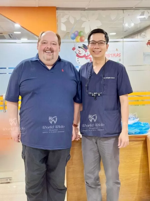 Bác sĩ Nguyễn Thanh Vũ Dong cam voi noi lo nguoi benh