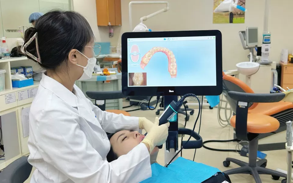 MẮC CÀI DAMON TRONG ĐIỀU TRỊ KHỚP CẮN SÂU, CẮN HỞ – CÓ PHÙ HỢP KHÔNG?